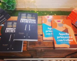 Som comerç local i a la tenda tenim els llibre de dos Ondarencs: "La Entrevista" , de Joan Iñareta @j.inyareta i "Aquella primavera con Esther" de Antonio Doménech @domenech404 .Aquestes son les seves novel-les de debut , així que gaudiu-les com cal!! #llibrerialarouch #literato #larouchartdecarrer #joaninyareta #antoniodomenech #laentrevista #aquellaprimaveraconesther